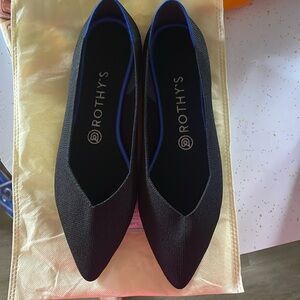 Rothy’s black NEW flats